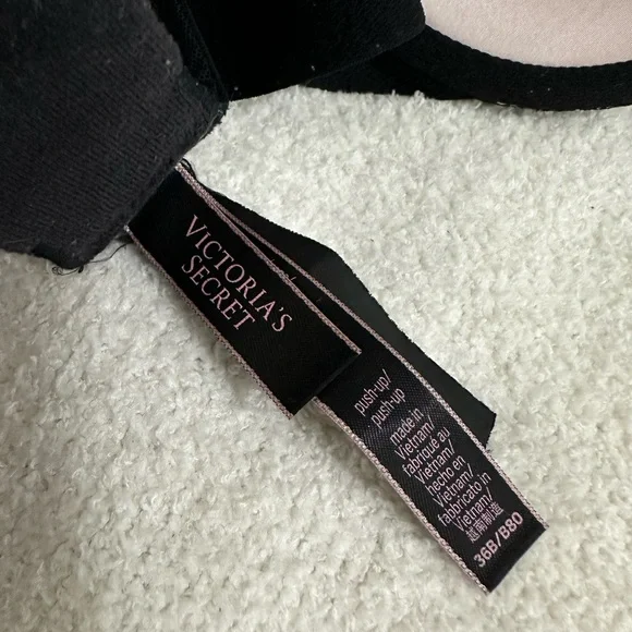 Victoria’s Secret lace black push up bra - Picture 3 of 3